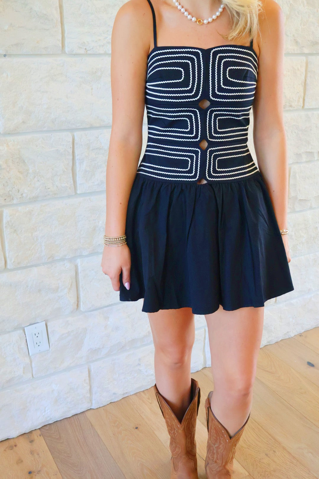 Black & White Mini